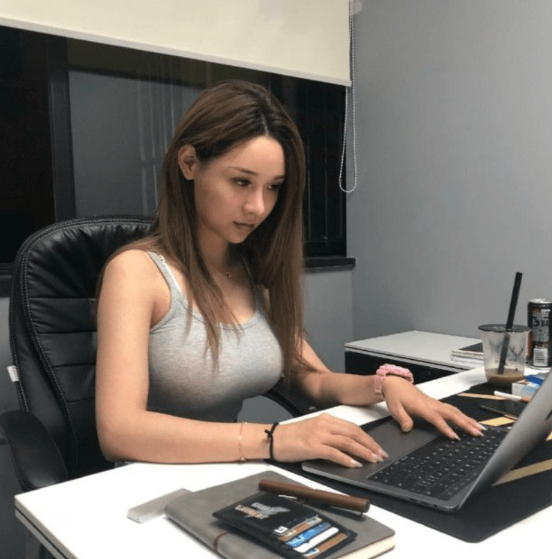 小艺晒钱枫音频后,疑似生活照被扒,曾是王思聪公司的当红主播_米兰