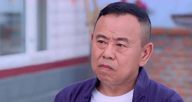 潘长江花5元理发,开出镜跟粉丝道歉,网友质疑开始新炒作_进行_头发_所