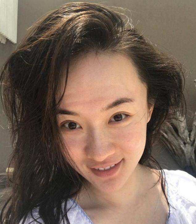 娜扎疑似忘记切小号夸自己素颜好看,网友:尴尬溢出屏幕!