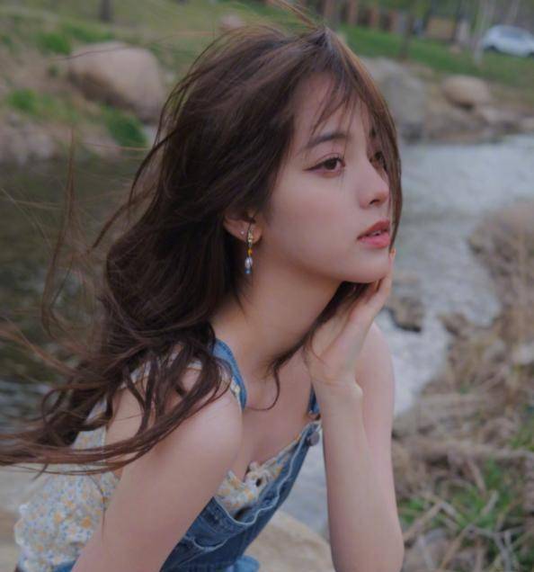 欧阳娜娜晒剪发vlog,分享自拍照,短发长发气质完全变了_头发_秀发