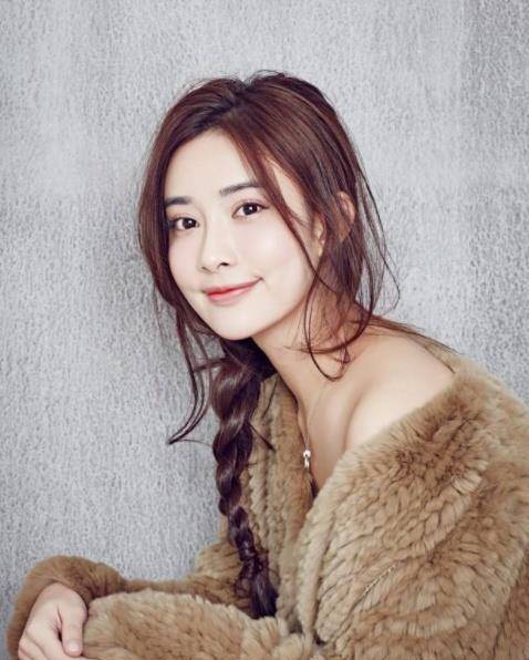 义的女明星没有按照老师的要求去扮演角色,当时因为这件事情袁咏仪