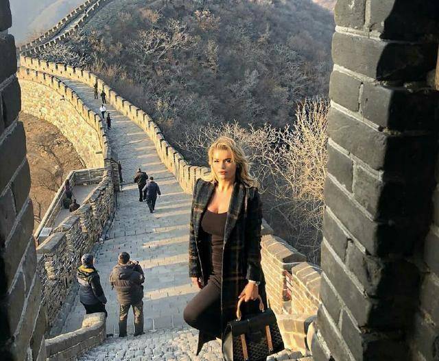 41岁梅威瑟再交22岁超模女友,拳迷:拳王有大用处!_安娜_生活_交往