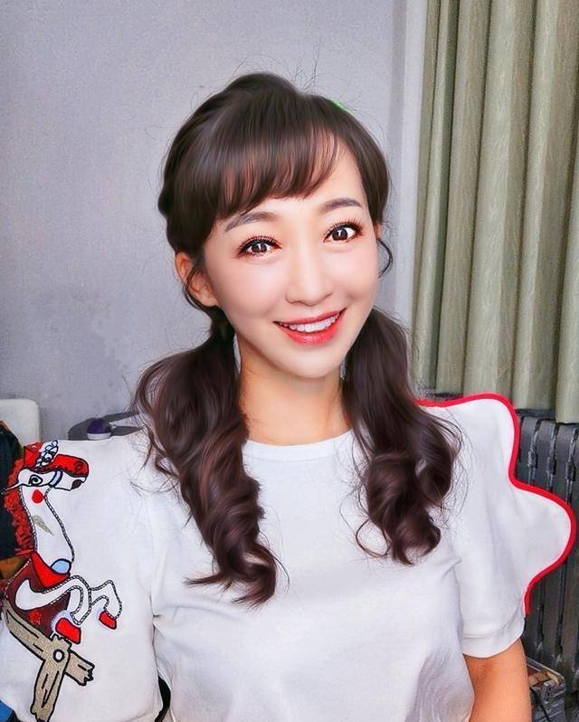 46岁小鹿姐姐罕露面!