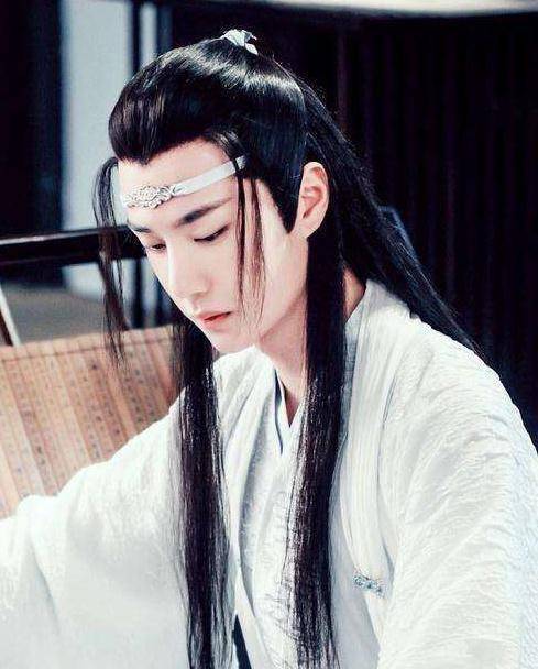 王一博竟然是个艺名?真名曝光后,粉丝热议:不改名就已经红了!