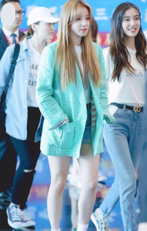 宋雨琦和杨颖同框,腿成最大亮点,哪怕穿超短裤,腿围也远超杨颖_穿着