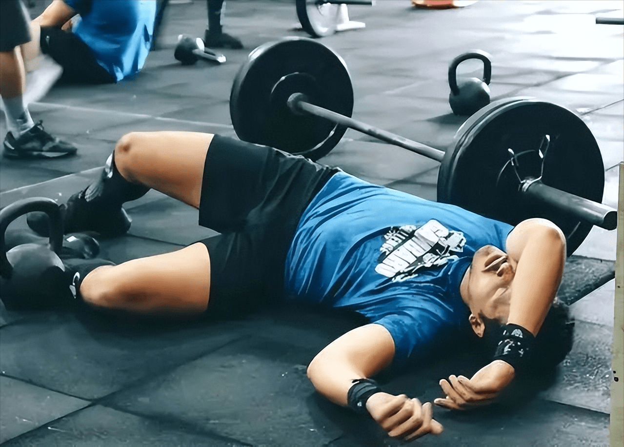 噩耗,30岁健身网红达人拉丝哥猝死,过度运动和用药的危害_johann