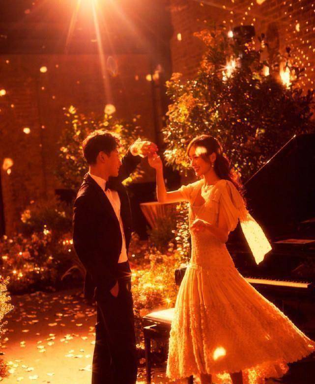 唐嫣陪女儿过儿童节,晒怀抱女儿乘游轮合影照,老公罗晋缺席_演艺事业