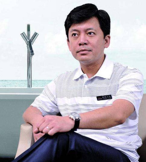 何政军:娶小6岁初恋,结婚29年零绯闻,亲生女儿让他愧疚_范雨_父亲