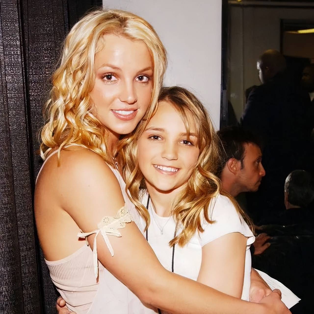 小甜甜布兰妮追星被打!昔日她金发碧眼身材火辣美爆了!