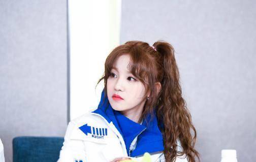 宋雨琦脸上的妆容有多厚?