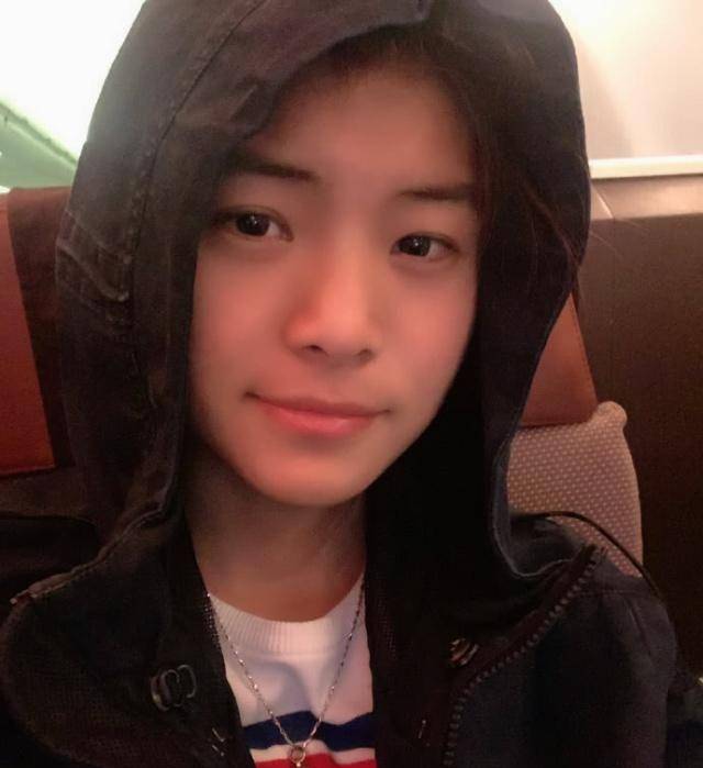 王霜颁奖前夕仍在健身房锻炼,头发被汗水染湿_训练_亚足联_成功