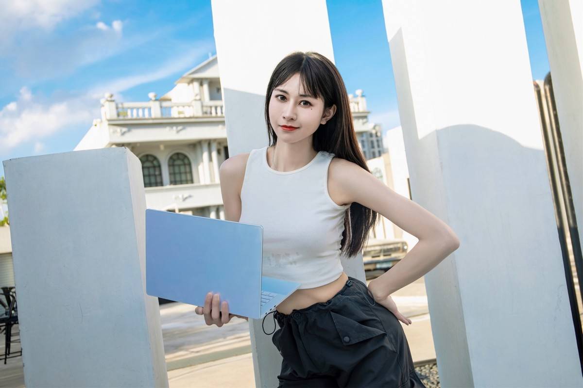 LG OLED gram同行，潮酷girl尽显时尚本色