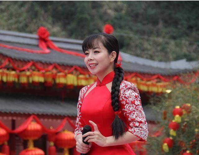 她是最美农民女歌手,让不少观众为她沉迷,带着乡村气息这般动人_王