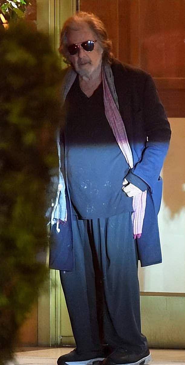 "教父"阿尔帕西诺83岁又当爸爸了!