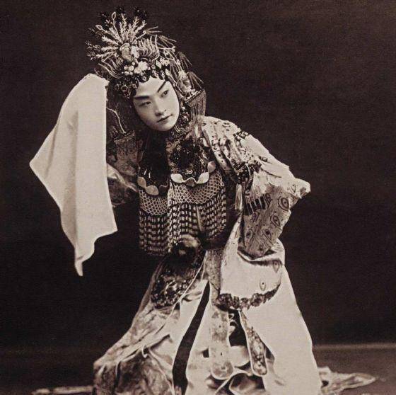 荣蝶仙与程砚秋,戴绮霞与关肃霜----旧社会的老师真的太能剥削_师徒