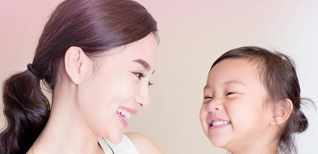 频繁被传李小璐要给甜馨改姓,李小璐晒女儿近照直呼馨爷击碎谣言