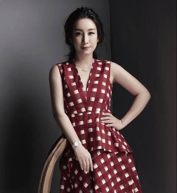 44岁的秦海璐,到底是"最惨前任"还是"最幸福的妻子"?