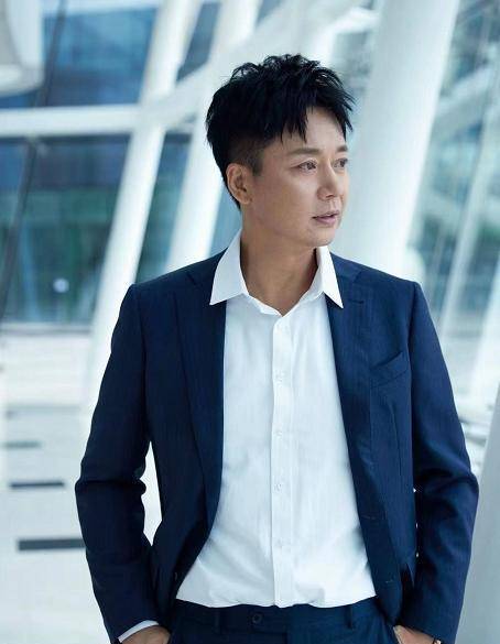 《扫黑风暴》剧照vs生活照:大江暖男,林浩反差大,孙兴好撩人_什么