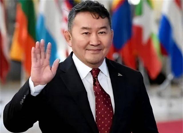 现实版贫民窟的百万富翁,看蒙古国"肌肉"总统——巴特图勒嘎_成为了