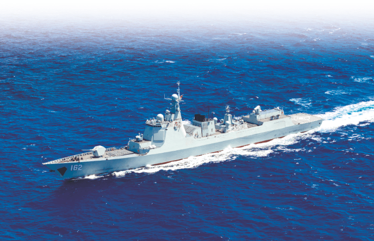 中国舰队访加蓬,收到"帮修船"的请求,海军官兵"手到病除"_我国_护航