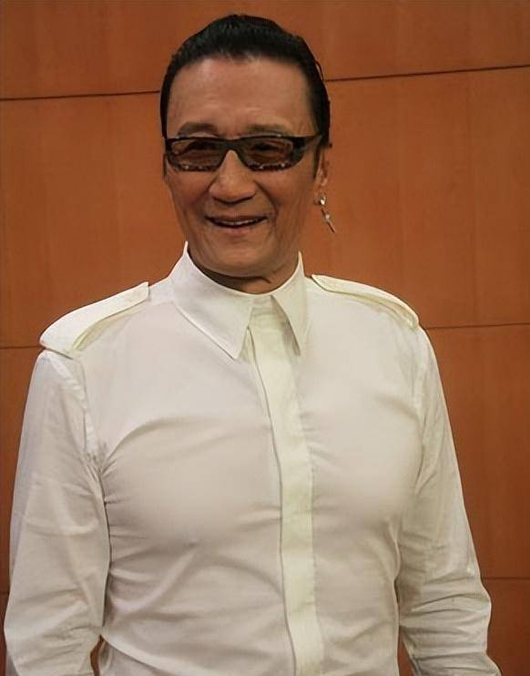 谢贤:年轻时到底有多厉害,李小龙跟他合照都要靠边站