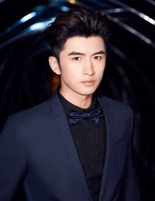 肖雨雨,前杨幂旗下艺人,中国内地女演员,代表作:《微时代》,《班淑