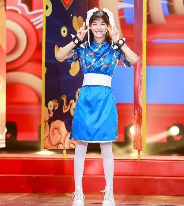 谢娜婚后更会装美了,模仿春丽又现"百变大咖秀",张杰也不管管_的设计