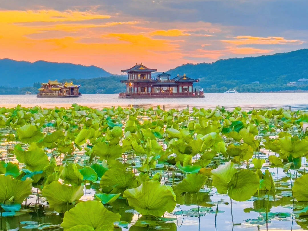 【探索仙境般的杭州西湖,领略中国最美湖泊的魅力】