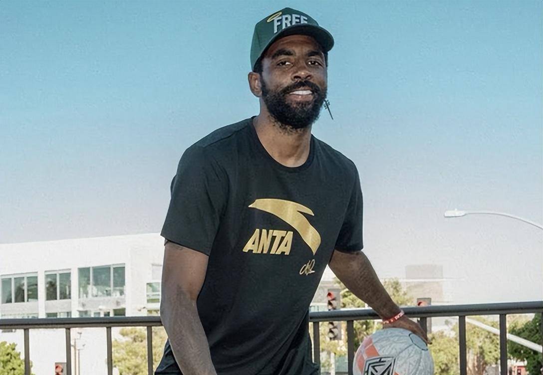 安踏还曾签下5位大牌球星_斯科拉_弗朗西斯_姚明