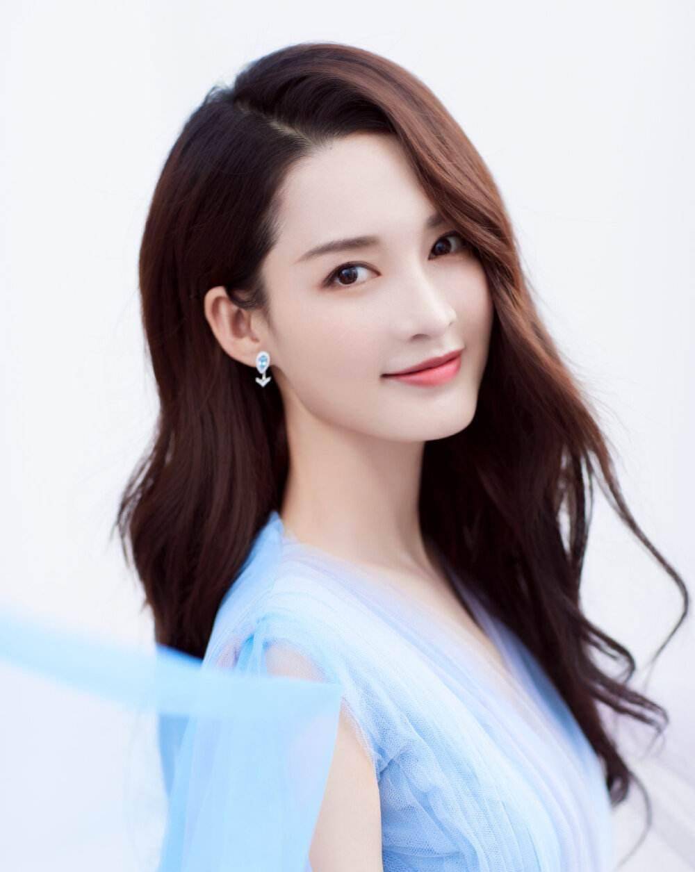 原来赵丽颖朱一龙《天骄》下乡王一博李沁谍战肖战赵露思当律师?