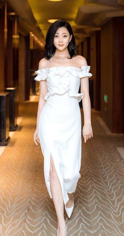 年龄感也是不相上下,完全看不出殷桃的真实年龄