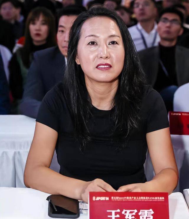 王军霞:96年获得奥运金牌,远赴美国拿下绿卡,曾被二婚丈夫要挟_教练