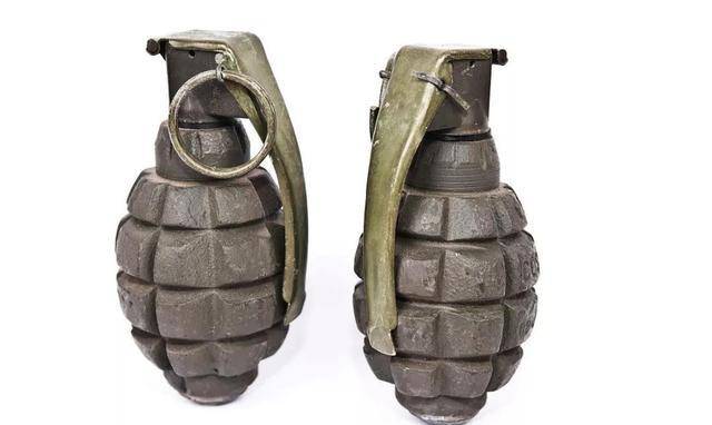 军事训练中,士兵扔手榴弹达到多少米才算及格?_的发展_世纪_的武器