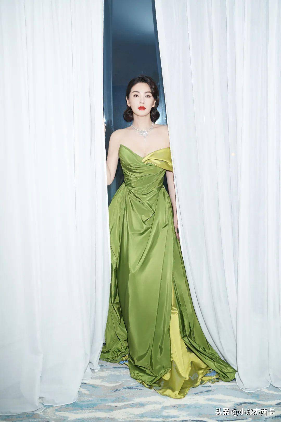 戛纳第6天 - 刘诗诗优雅美丽,杨紫琼气场十足,海清的造型太拉胯_礼服