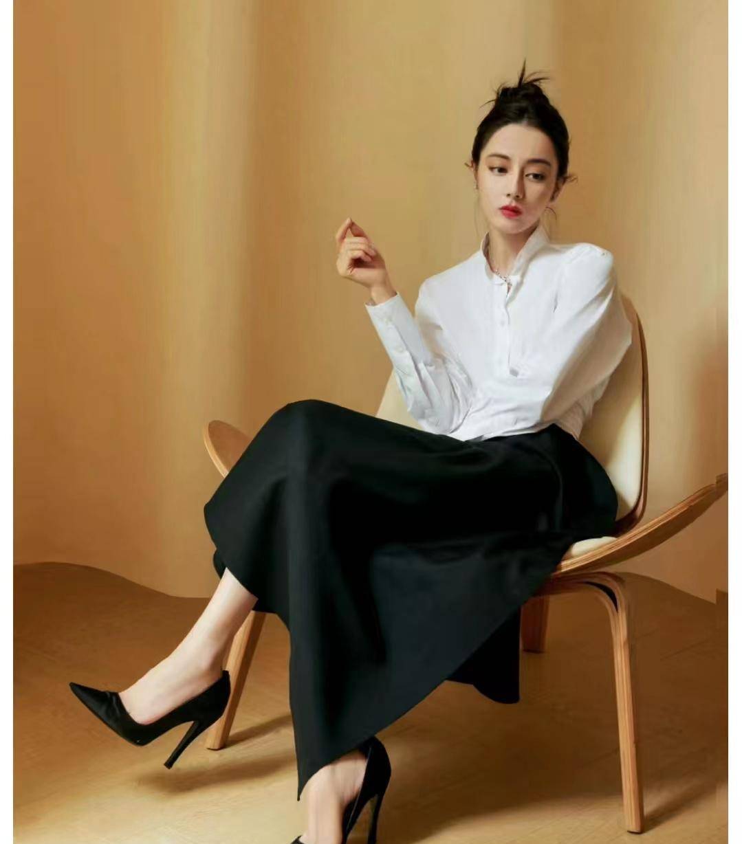 有高级感女人,穿裙子从不配运动鞋,看迪丽热巴,沈梦辰就知道了_黑色