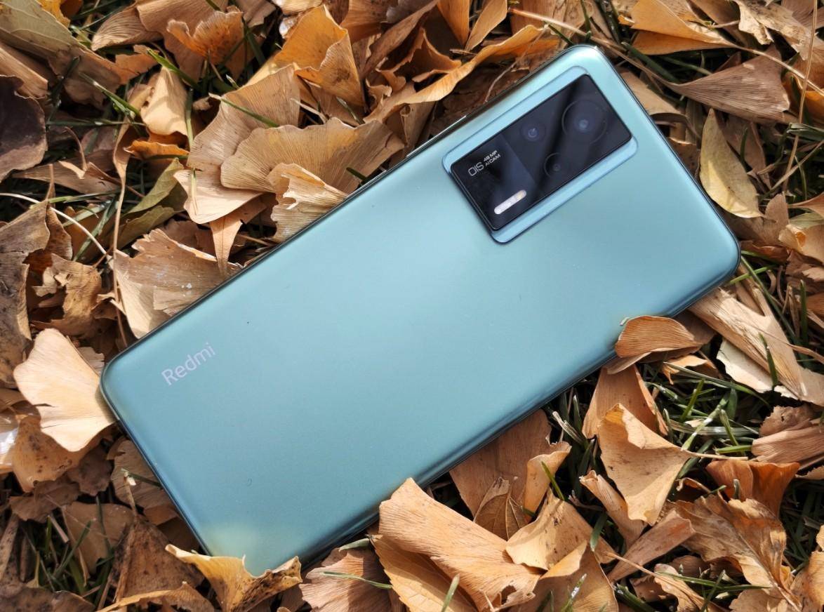 redmi k60e采用了后置三摄组合,其中主摄镜头采用索尼imx582传感器