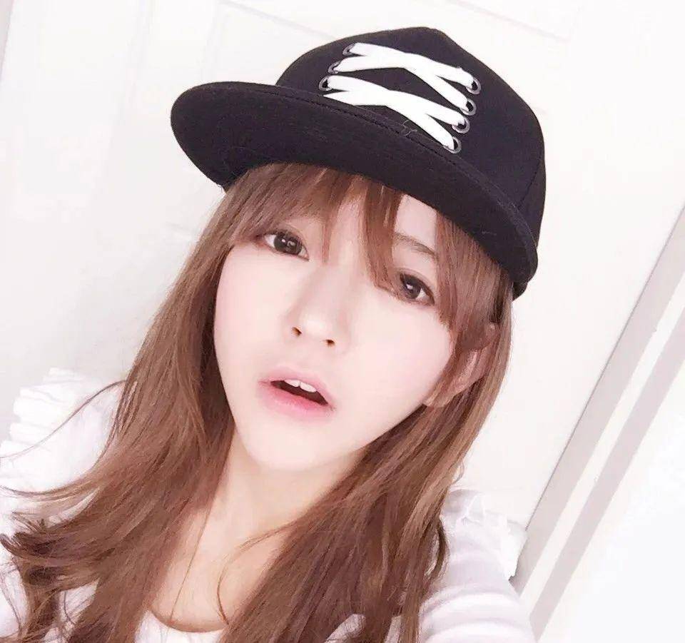 朴善慧,这位喜欢游戏,动漫,岛国文化又喜欢cosplay女孩,她用自己的