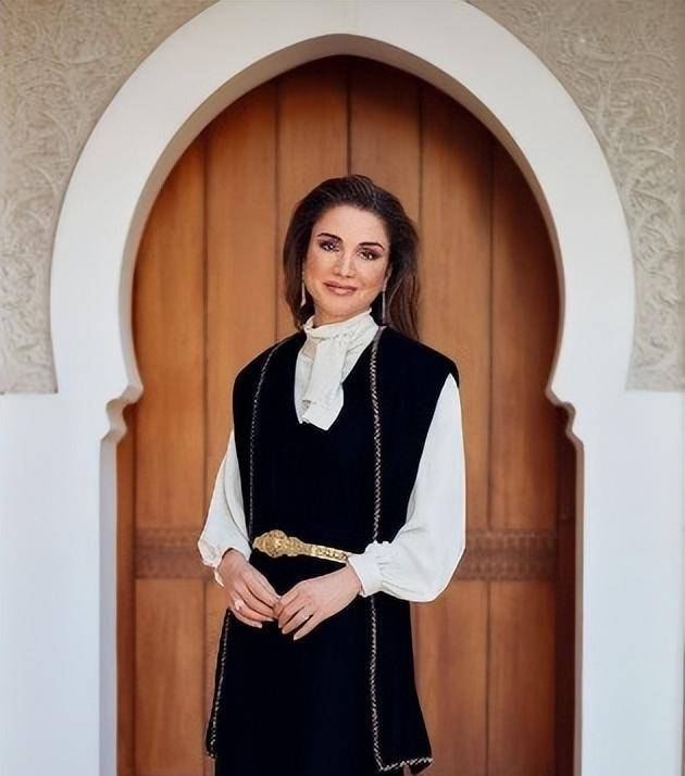 约旦最美王后拉尼娅:女儿未能遗传到绝色容颜,26岁情定富家公子_伊曼