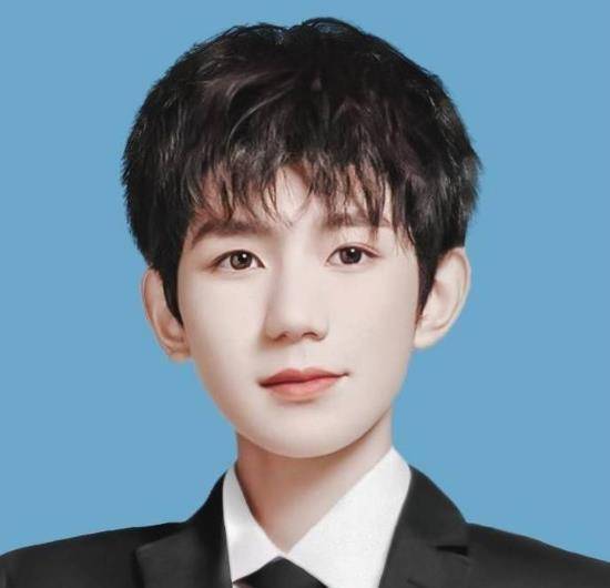 王源证件照被制成模板,登上大学官网首页,太想拥有同款学长