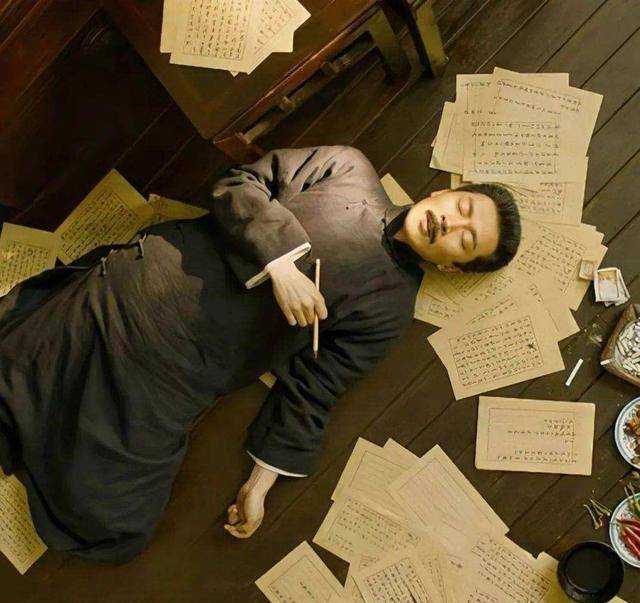 《觉醒年代》演员形神兼备,曹磊学鲁迅字迹,拍摄时风力将近十级_先生