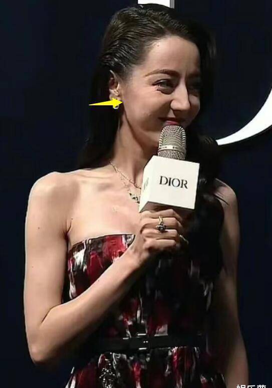 迪丽热巴近照曝光:生图展示皮肤问题,网友惊叹皮肤粗糙老10岁!