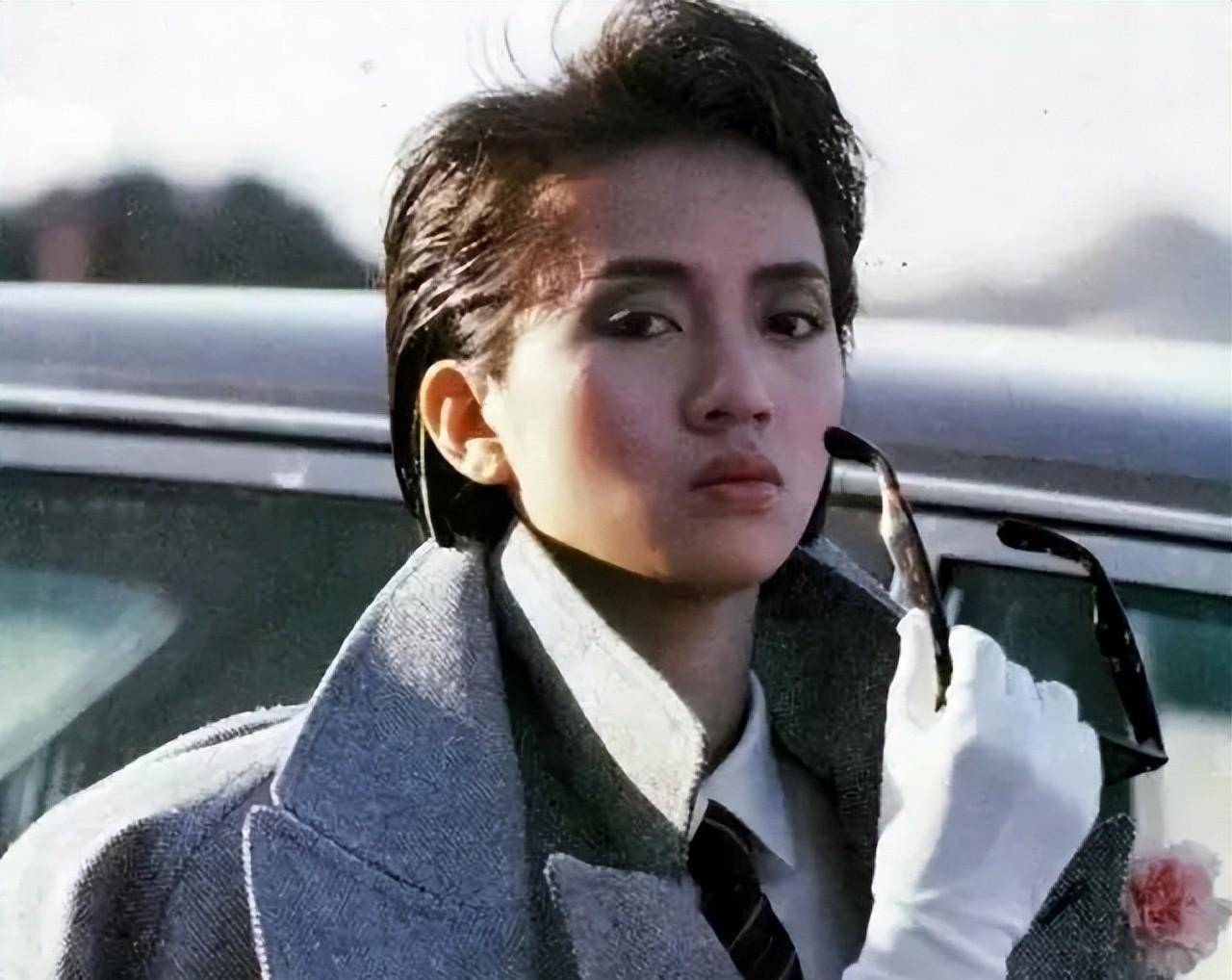 女儿逝后拿其衣服拍卖,一生都在被消费的巨星!_梅艳芳_梅启明_哥哥