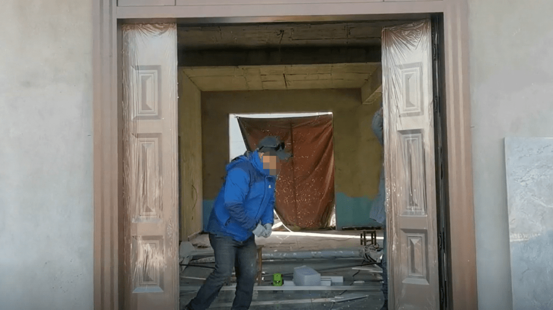 老人言:"大门吃小门,破财还伤人"!这句话究竟是啥意思?可信吗?