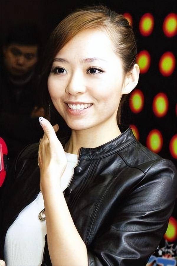 有种"整容"叫张靓颖分手,前夫冯珂变化不大,她却像变了个人_父亲_母亲