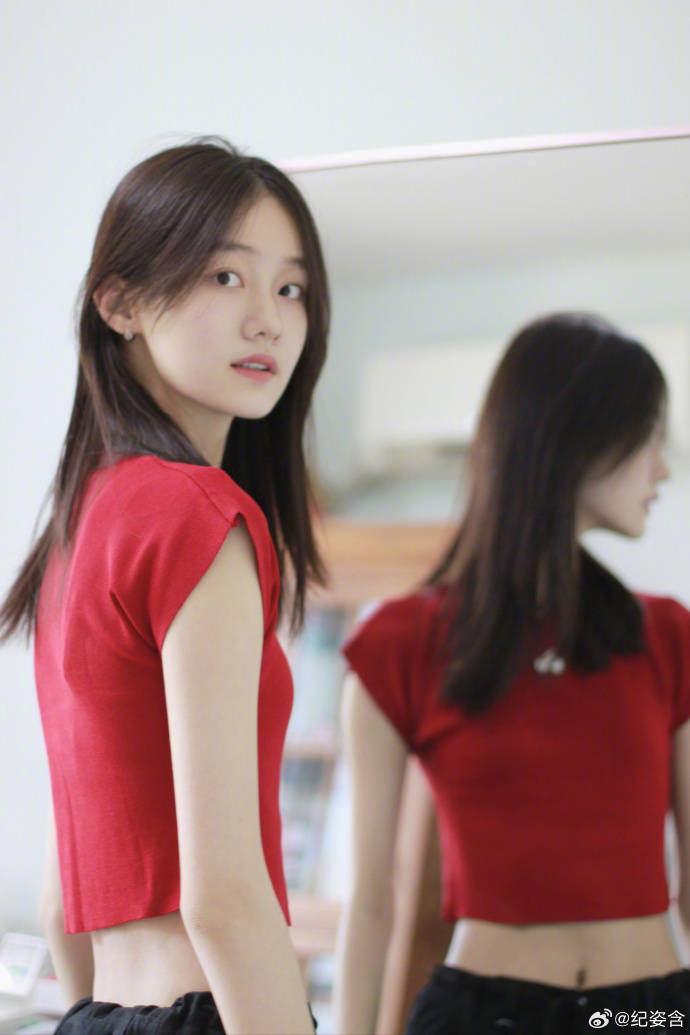 童星纪姿含分享生活美照,甜美可爱如初恋,与杨幂多次合作受期待