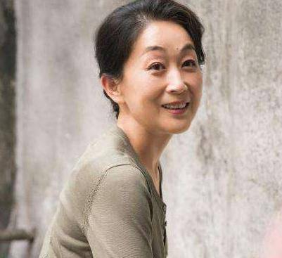 刘亮佐的老婆和她同名同姓,不同的是她是台湾的一名知识女性.