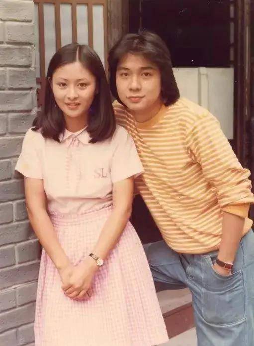 她被梁朝伟公开夸赞,是陈百强的梦中情人,息影嫁人后身材变化大_庄静