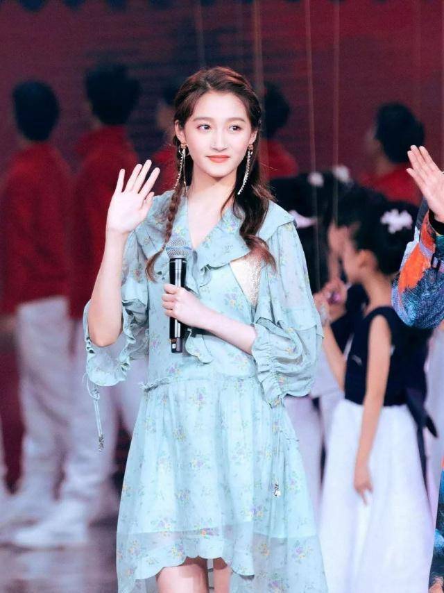 娱记上线,关晓彤鹿晗分手?唐嫣奶新人?