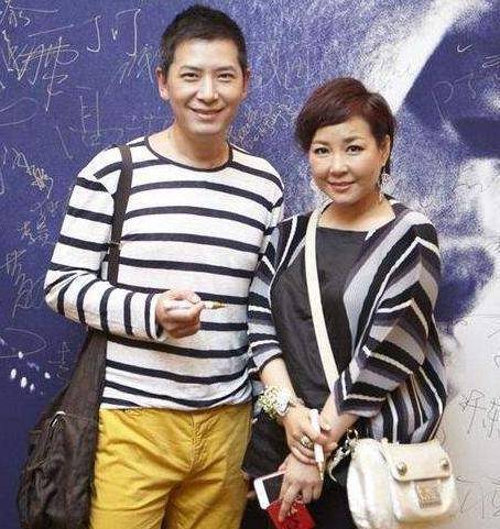 一次机缘巧合之下李静认识了她的丈夫黄小茂,两人不久之后便步入婚姻