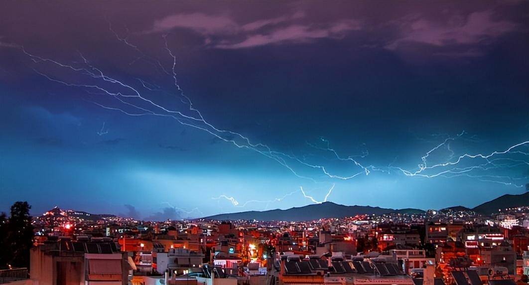 格陵兰岛冰盖下暴雨,为什么我国却有可能遭遇冷冬?